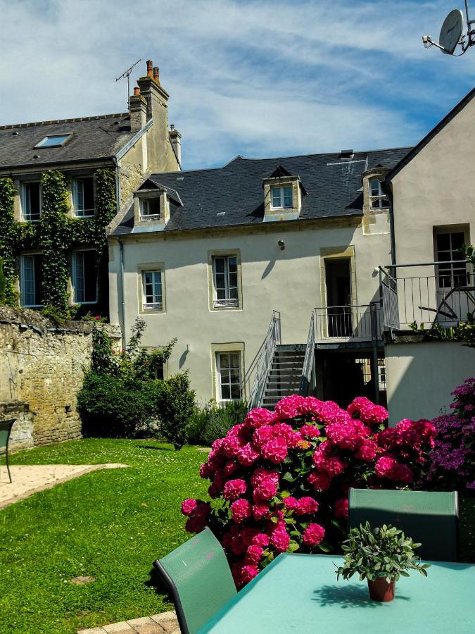 Apt Duplex Ou Plain Pied Tout Confort Plein Centre Ville Bayeux Proche Commerces, Restaurants, Avec Terrasse Privative Ou Jardin Commun Amenage Clos, Parking Gratuit A Proximite, Proche Plages Du Debarquement Exterior foto