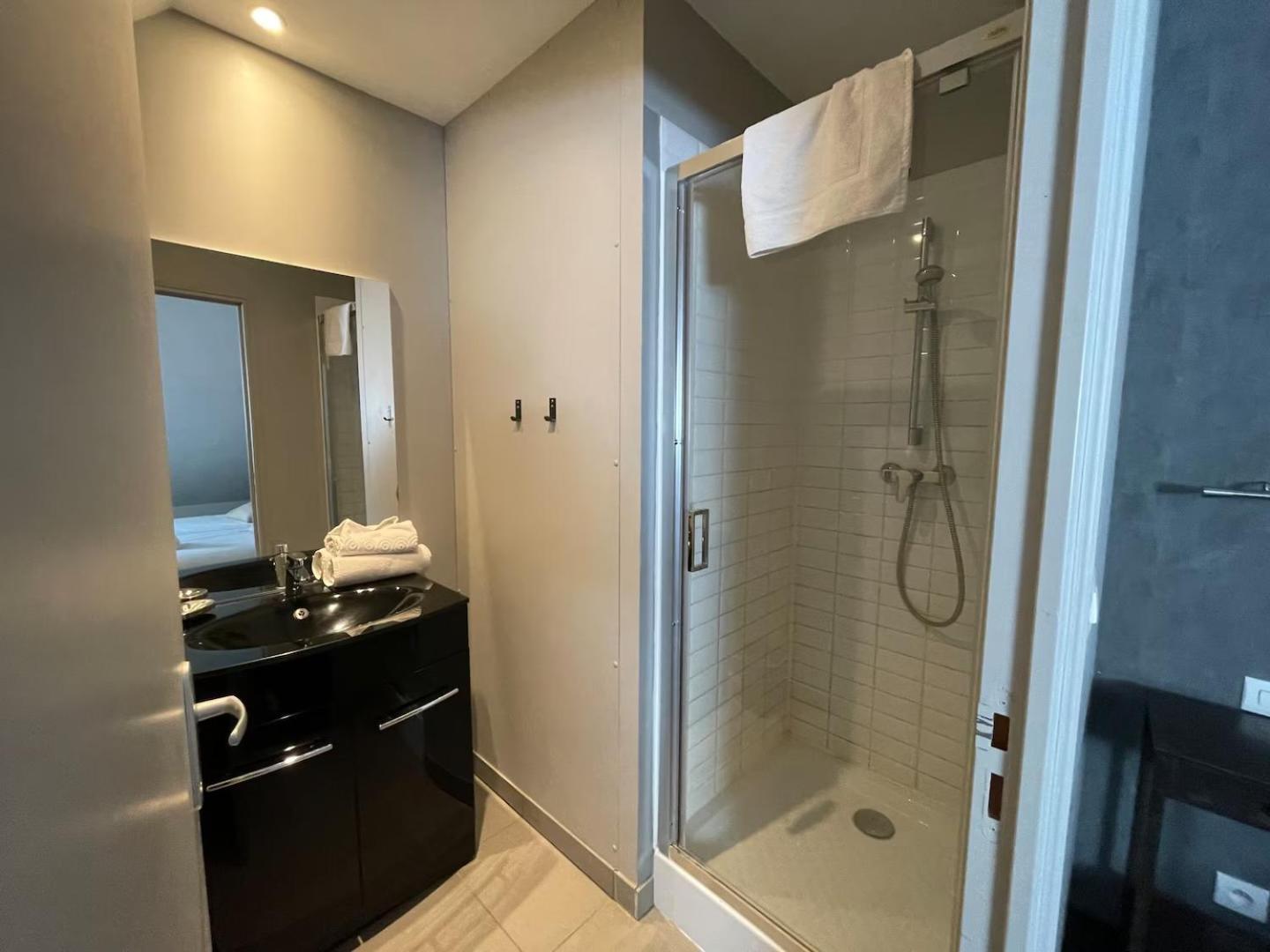 Apt Duplex Ou Plain Pied Tout Confort Plein Centre Ville Bayeux Proche Commerces, Restaurants, Avec Terrasse Privative Ou Jardin Commun Amenage Clos, Parking Gratuit A Proximite, Proche Plages Du Debarquement Exterior foto
