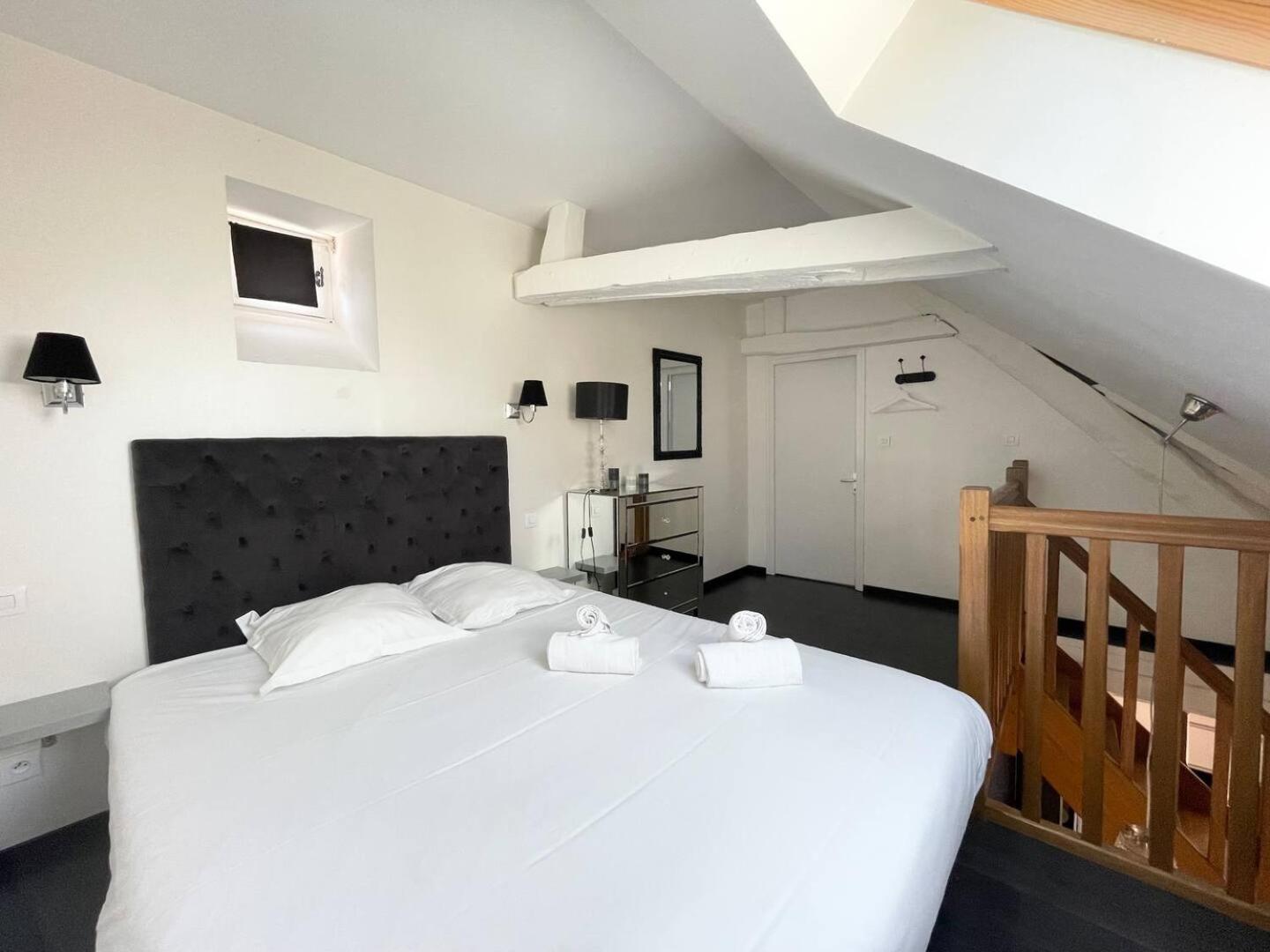 Apt Duplex Ou Plain Pied Tout Confort Plein Centre Ville Bayeux Proche Commerces, Restaurants, Avec Terrasse Privative Ou Jardin Commun Amenage Clos, Parking Gratuit A Proximite, Proche Plages Du Debarquement Exterior foto