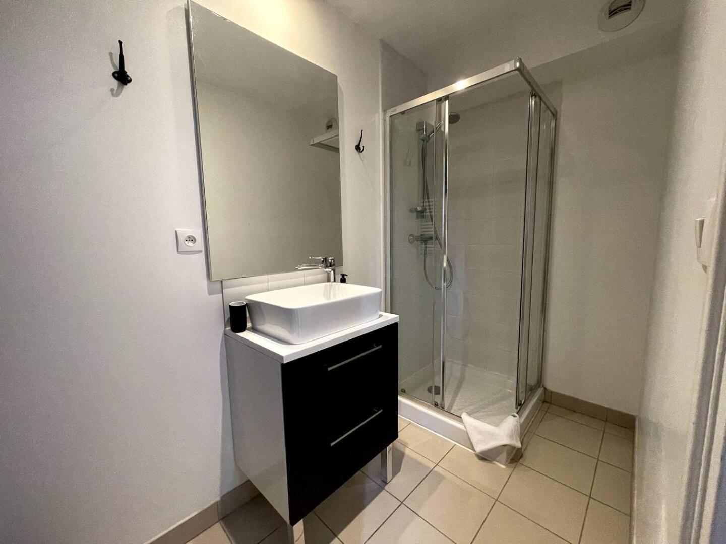 Apt Duplex Ou Plain Pied Tout Confort Plein Centre Ville Bayeux Proche Commerces, Restaurants, Avec Terrasse Privative Ou Jardin Commun Amenage Clos, Parking Gratuit A Proximite, Proche Plages Du Debarquement Exterior foto