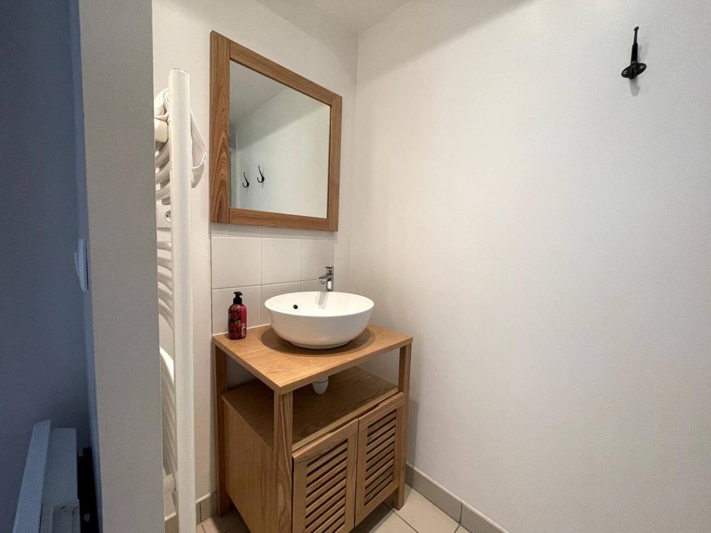 Apt Duplex Ou Plain Pied Tout Confort Plein Centre Ville Bayeux Proche Commerces, Restaurants, Avec Terrasse Privative Ou Jardin Commun Amenage Clos, Parking Gratuit A Proximite, Proche Plages Du Debarquement Exterior foto
