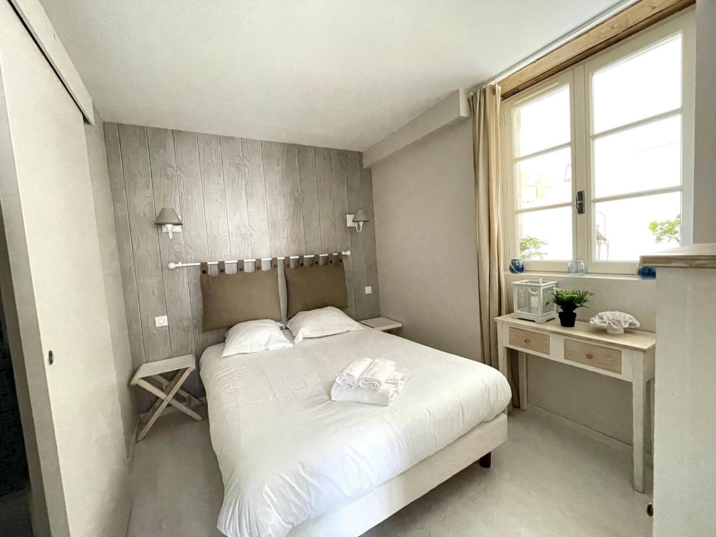 Apt Duplex Ou Plain Pied Tout Confort Plein Centre Ville Bayeux Proche Commerces, Restaurants, Avec Terrasse Privative Ou Jardin Commun Amenage Clos, Parking Gratuit A Proximite, Proche Plages Du Debarquement Exterior foto