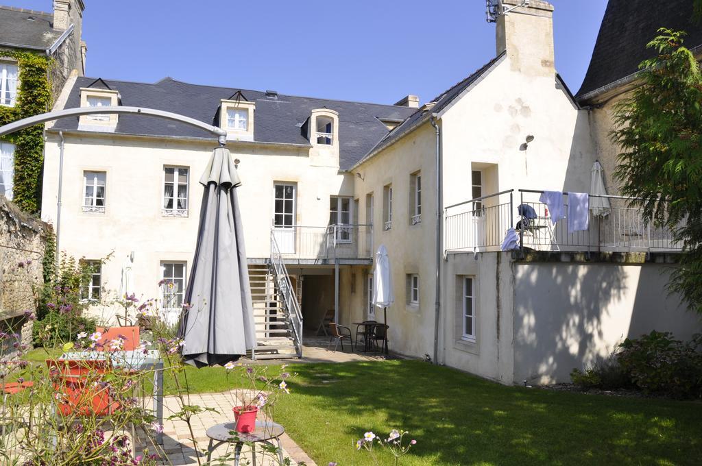 Apt Duplex Ou Plain Pied Tout Confort Plein Centre Ville Bayeux Proche Commerces, Restaurants, Avec Terrasse Privative Ou Jardin Commun Amenage Clos, Parking Gratuit A Proximite, Proche Plages Du Debarquement Habitación foto